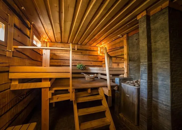 Beautiful Lakeside Vetojaervi Villa